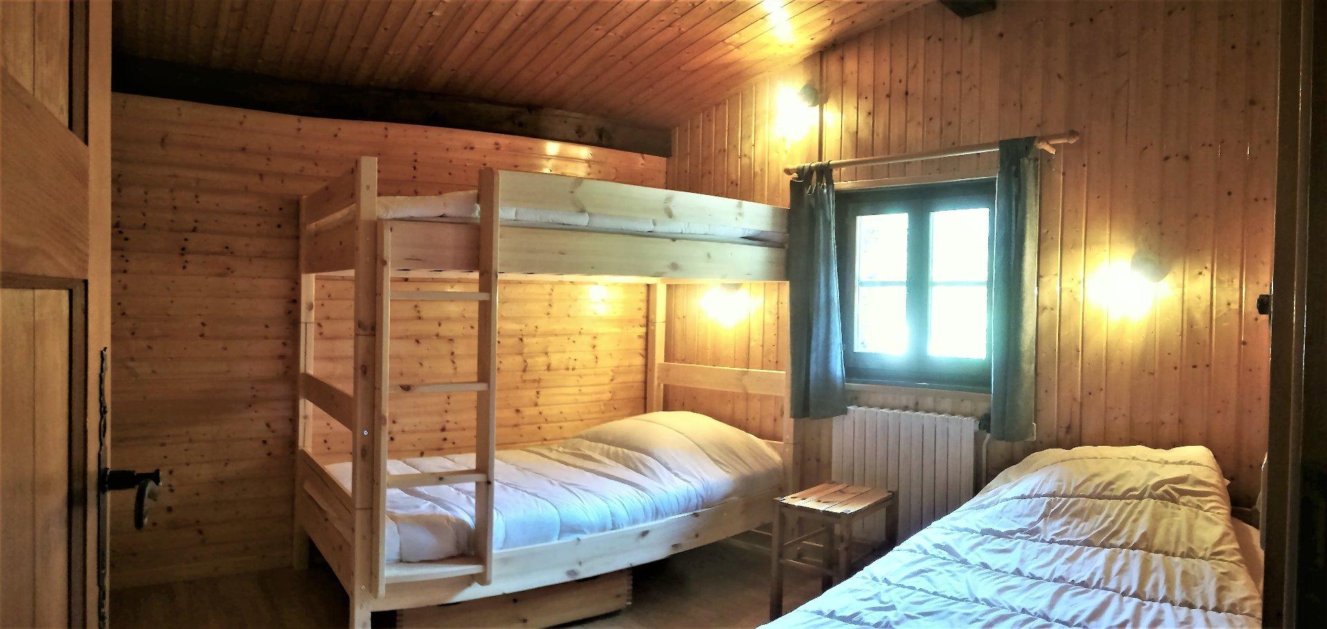 5° chambre 1 lit superposé 0.90 + 1 lit 0.90