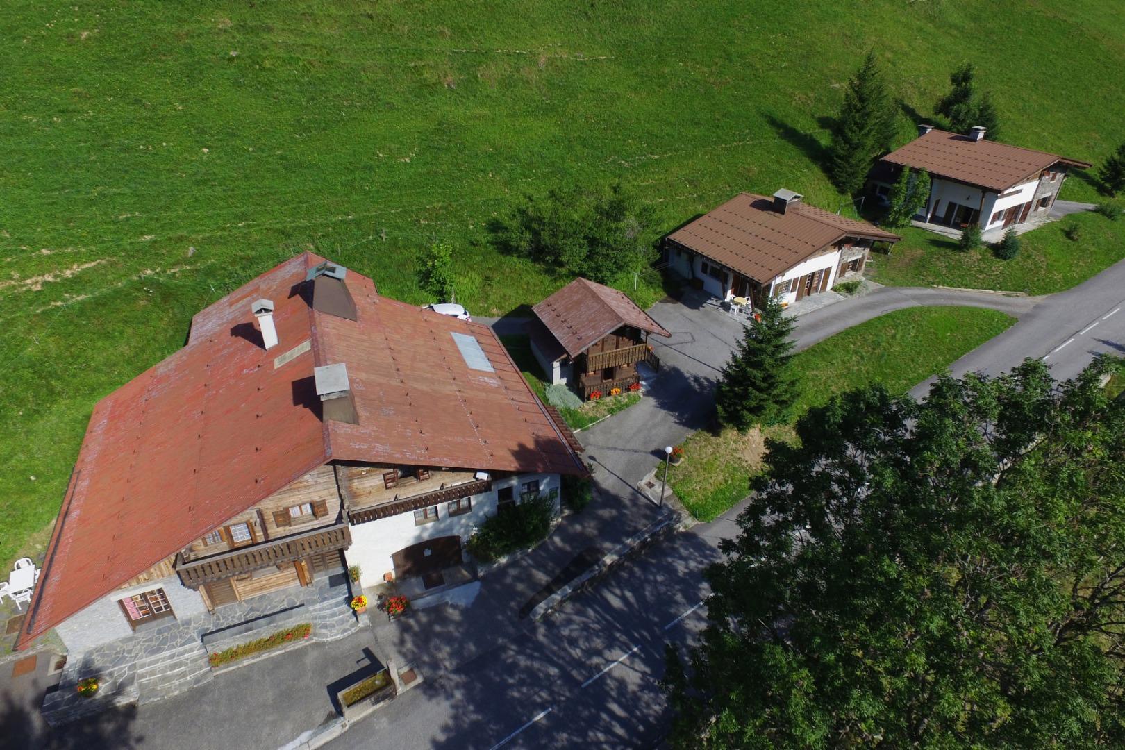 Ensemble de chalets individuels pour 2 à 15 pers